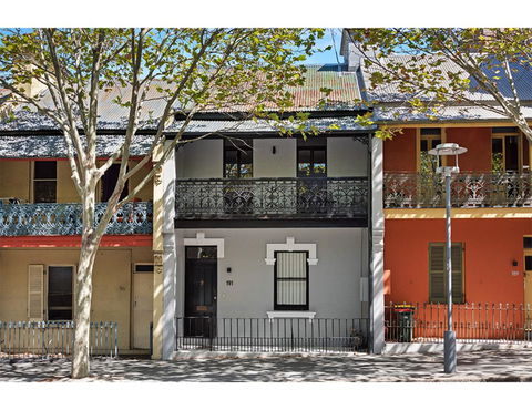 Walk To The City From This Renovated Heritage Gem - New Castle Tourism 4