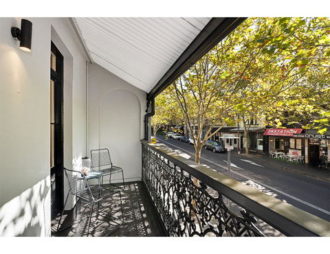 Walk To The City From This Renovated Heritage Gem - New Castle Tourism 9
