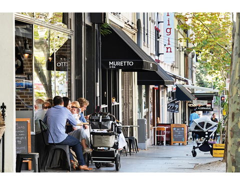 Walk To The City From This Renovated Heritage Gem - New Castle Tourism 12