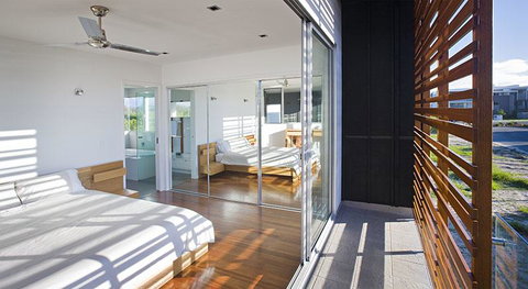 Casuarina Beachfront House - Hostie Properties - Newcastle Accommodation 16