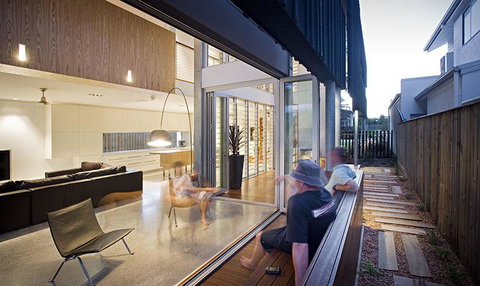 Casuarina Beachfront House - Hostie Properties - Newcastle Accommodation 7