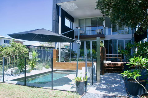 Casuarina Beachfront House - Hostie Properties - Newcastle Accommodation 4