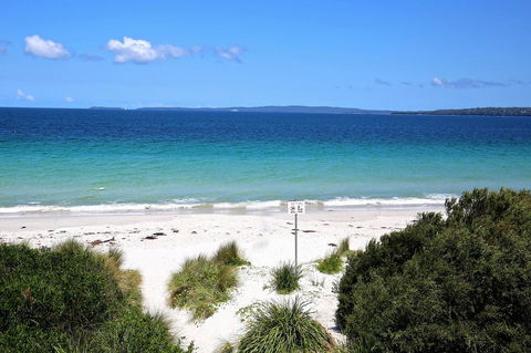 Sandy Toes Beach House Jervis Bay - 2min To Beach - New Castle Tourism 24