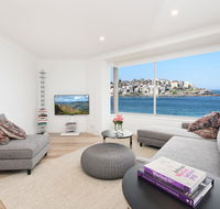 Right on Bondi - Newcastle Accommodation