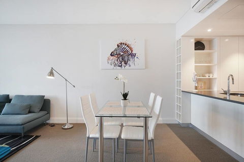 Cozy Apartment With Water View Plus Winter Garden - Newcastle Accommodation 10