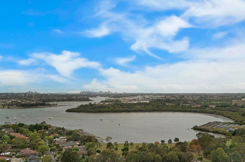 Cozy Apartment With Water View Plus Winter Garden - Newcastle Accommodation 8