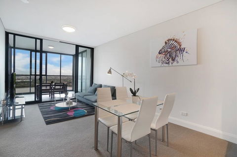 Cozy Apartment With Water View Plus Winter Garden - Newcastle Accommodation 0