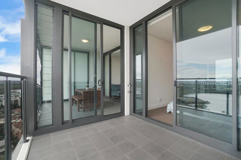 Cozy Apartment With Water View Plus Winter Garden - Newcastle Accommodation 5