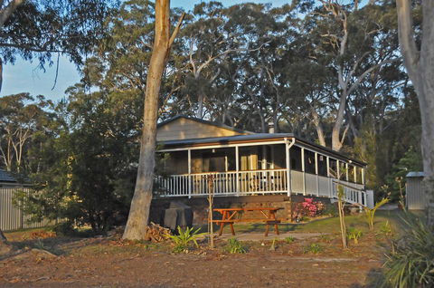 Bush & Bay Cottage - New Castle Tourism 1