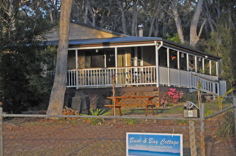 Bush & Bay Cottage - New Castle Tourism 6