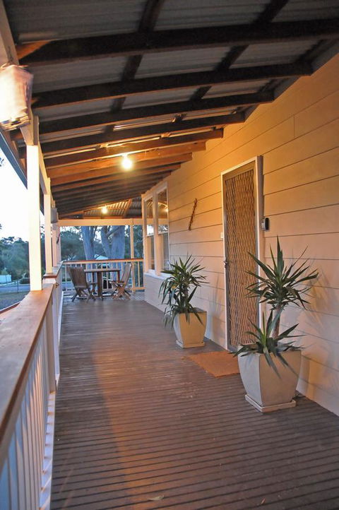 Bush & Bay Cottage - New Castle Tourism 19