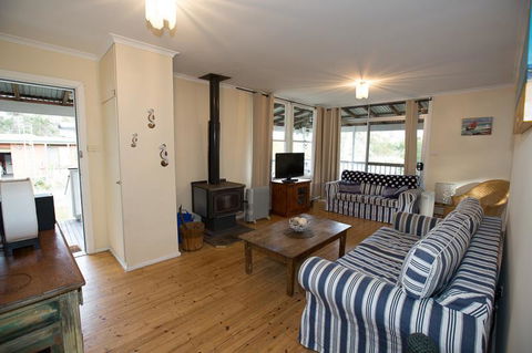Bush & Bay Cottage - New Castle Tourism 7