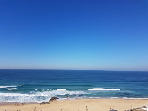 Arena Luxury Beachfront Apartment - New Castle Tourism 5