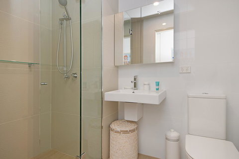 Arena Luxury Beachfront Apartment - New Castle Tourism 42