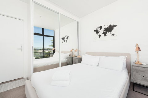 Newtown's Best Designer Apartment - Newcastle Accommodation 9
