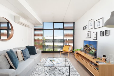 Newtown's Best Designer Apartment - Newcastle Accommodation 0
