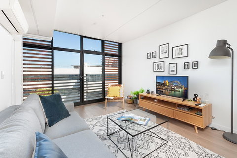 Newtown's Best Designer Apartment - Newcastle Accommodation 6