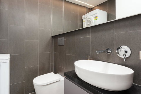 Newtown's Best Designer Apartment - Newcastle Accommodation 3