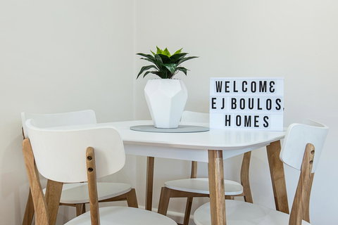 Hidden Gem Villa 7 - Newcastle Accommodation 6