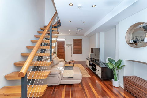 2 Bed House + Loft In Pyrmont - New Castle Tourism 10