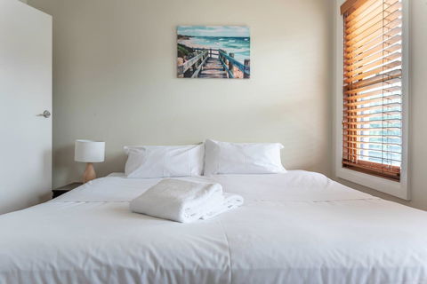 2 Bed House + Loft In Pyrmont - New Castle Tourism 13