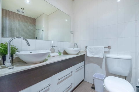 2 Bed House + Loft In Pyrmont - New Castle Tourism 14