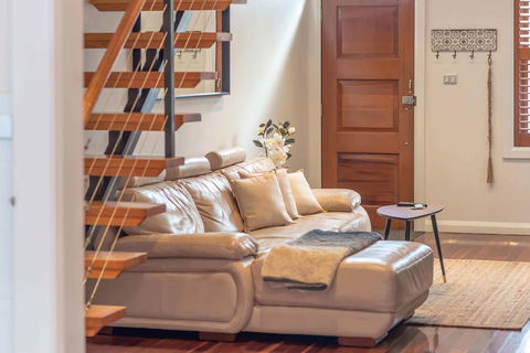 2 Bed House + Loft In Pyrmont - New Castle Tourism 8