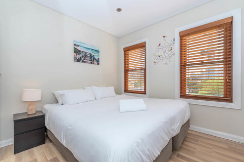 2 Bed House + Loft In Pyrmont - New Castle Tourism 11