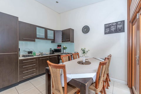 2 Bed House + Loft In Pyrmont - New Castle Tourism 2