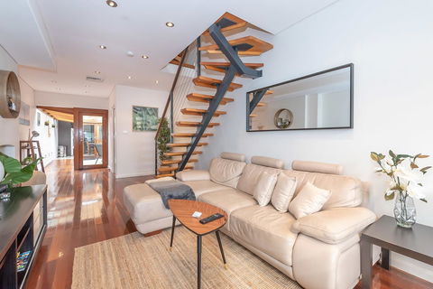 2 Bed House + Loft In Pyrmont - New Castle Tourism 19