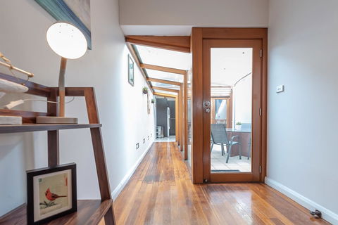 2 Bed House + Loft In Pyrmont - New Castle Tourism 7