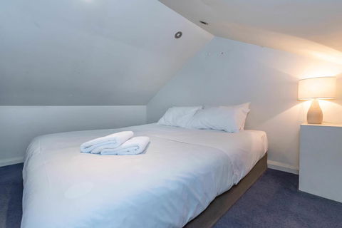 2 Bed House + Loft In Pyrmont - New Castle Tourism 16