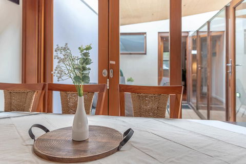2 Bed House + Loft In Pyrmont - New Castle Tourism 3