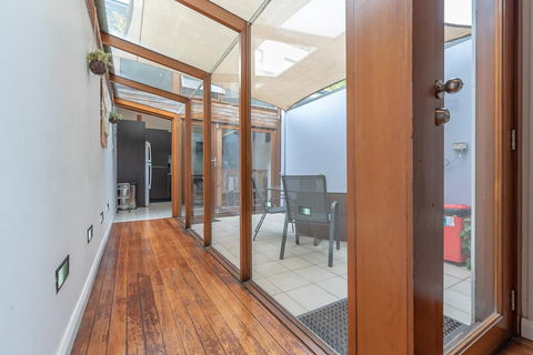 2 Bed House + Loft In Pyrmont - New Castle Tourism 5