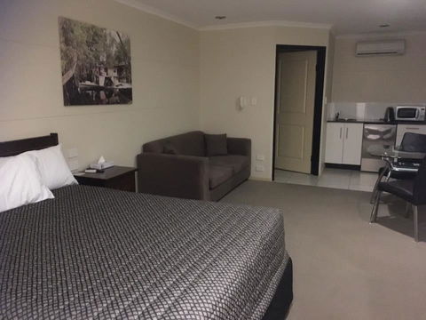 Balranald Club Motel - Newcastle Accommodation 4