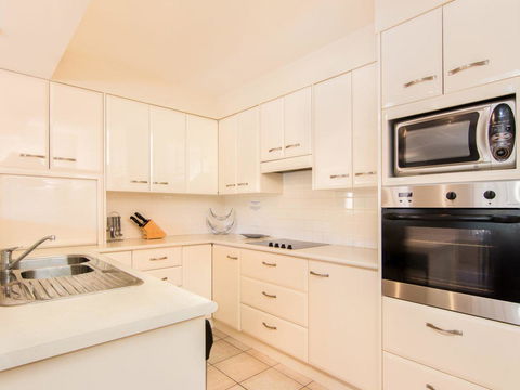 Millennium 102 With Pool In Complex - New Castle Tourism 9