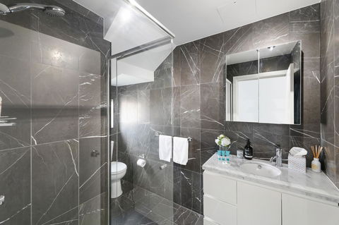 Darling Harbour Penthouse Views+Jacuzzi - New Castle Tourism 5