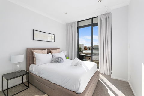 Darling Harbour Penthouse Views+Jacuzzi - New Castle Tourism 6