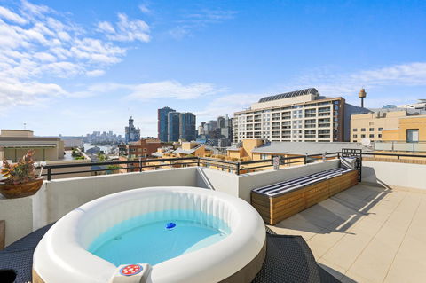 Darling Harbour Penthouse Views+Jacuzzi - New Castle Tourism 1