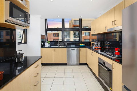 Darling Harbour Penthouse Views+Jacuzzi - New Castle Tourism 12