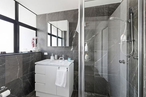 Darling Harbour Penthouse Views+Jacuzzi - New Castle Tourism 7