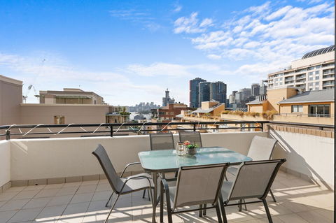 Darling Harbour Penthouse Views+Jacuzzi - New Castle Tourism 8