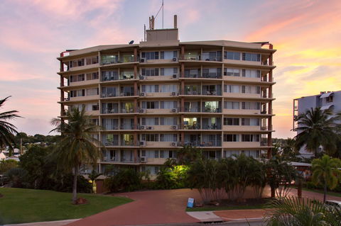 Cullen Bay Resorts - Newcastle Accommodation 12