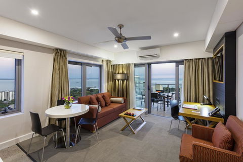 Oaks Darwin Elan Hotel - Newcastle Accommodation 2