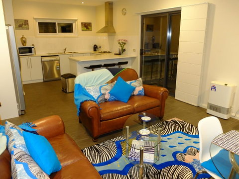 Rock Wallaby - Newcastle Accommodation 3