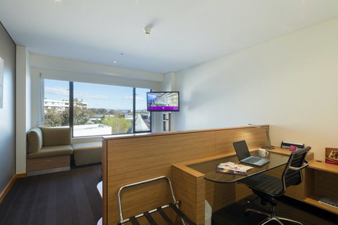 Crowne Plaza Canberra, An IHG Hotel - Newcastle Accommodation 15