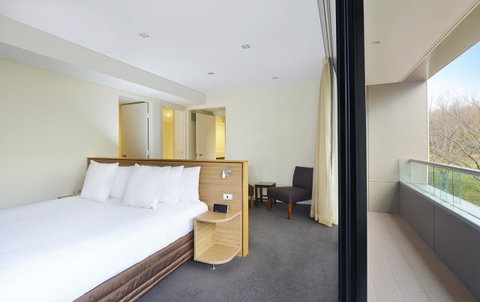 Crowne Plaza Canberra, An IHG Hotel - Newcastle Accommodation 13