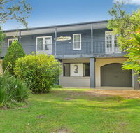BONNY BEACH HOUSE - Holiday Accomodation with Pool - Newcastle Accommodation