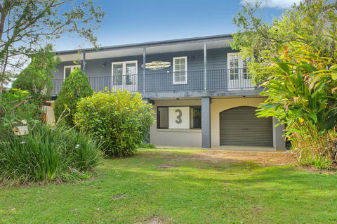 BONNY BEACH HOUSE - Holiday Accomodation With Pool - Newcastle Accommodation 0