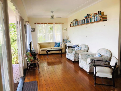 BOSCOBEL COTTAGE - MAGICAL BEACH & RIVER VIEWS - KINGSCLIFF - Newcastle Accommodation 2